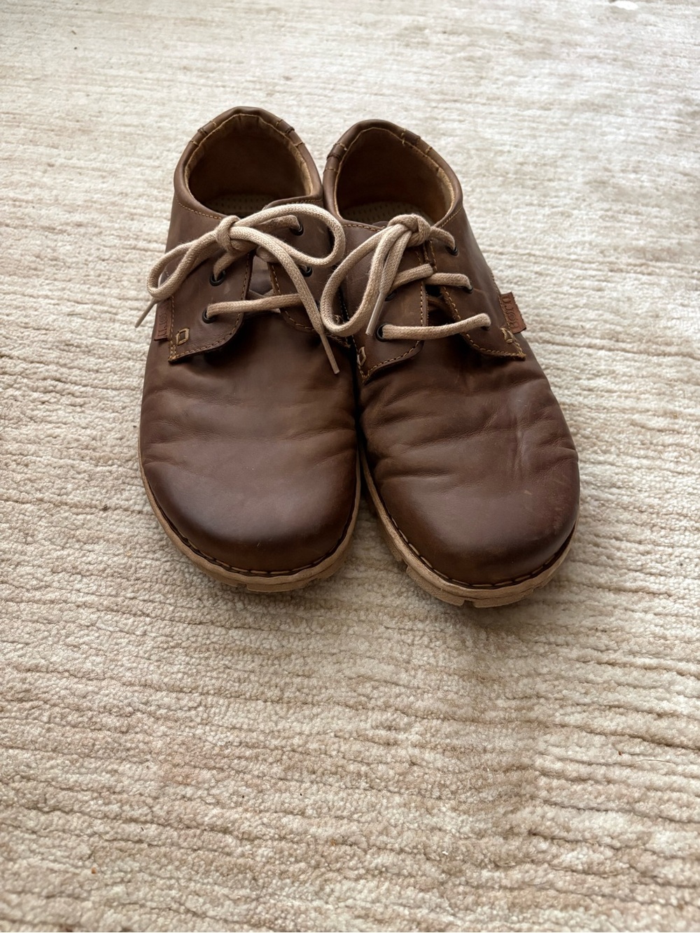Men’s brown leather Born 9.5 shoes
